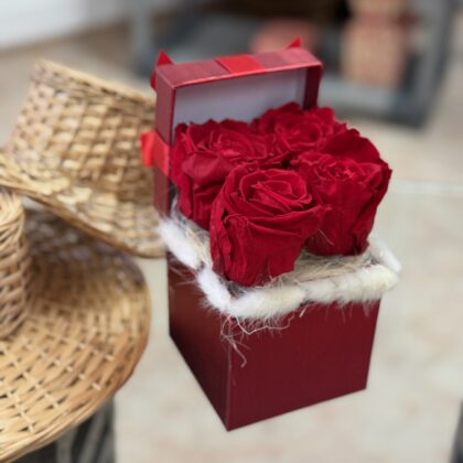 Caja 4 rosas preservadas